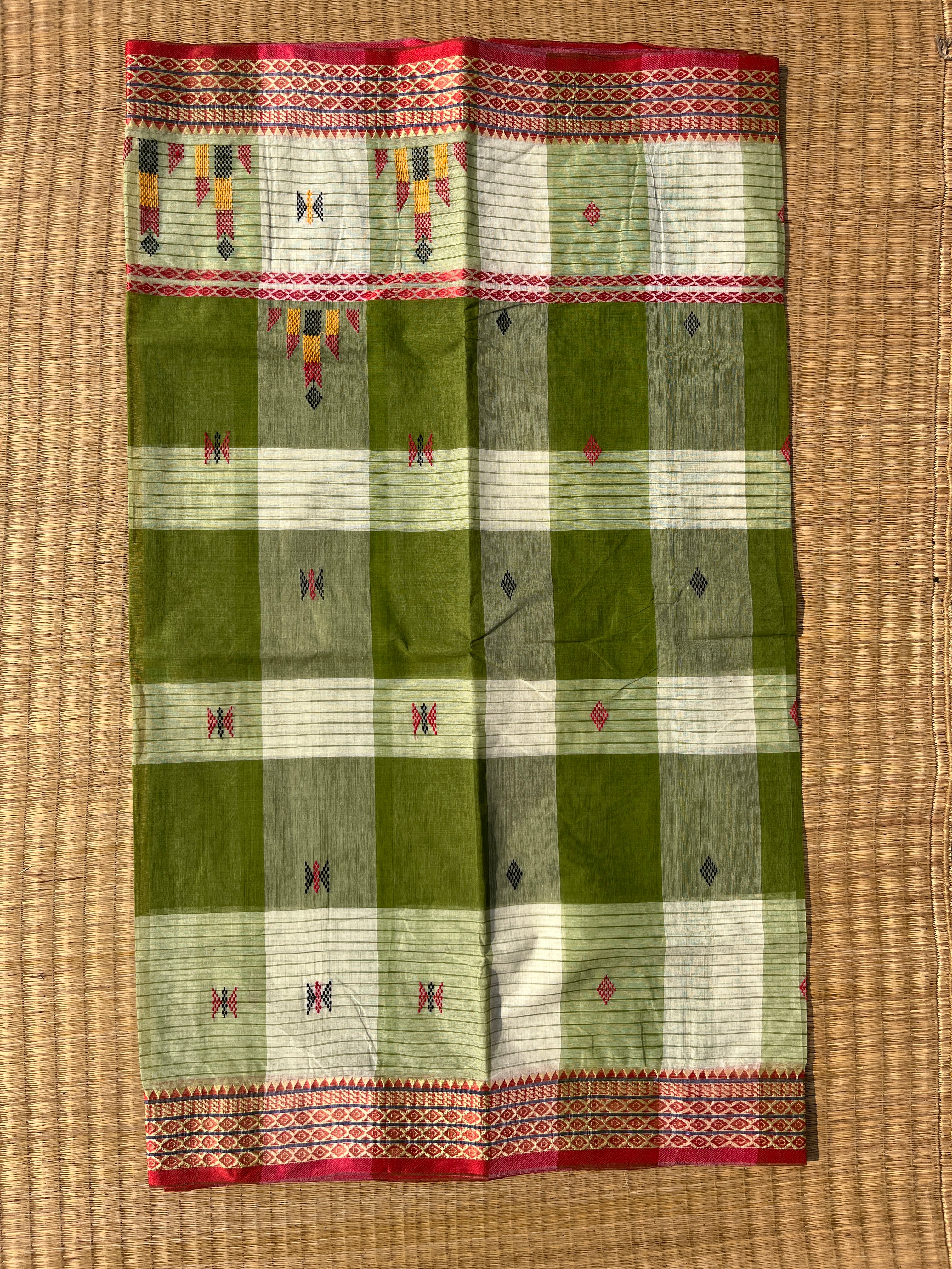 Harit Shobha – Heavy Design Green Bengal Handloom Saree with Red Border
