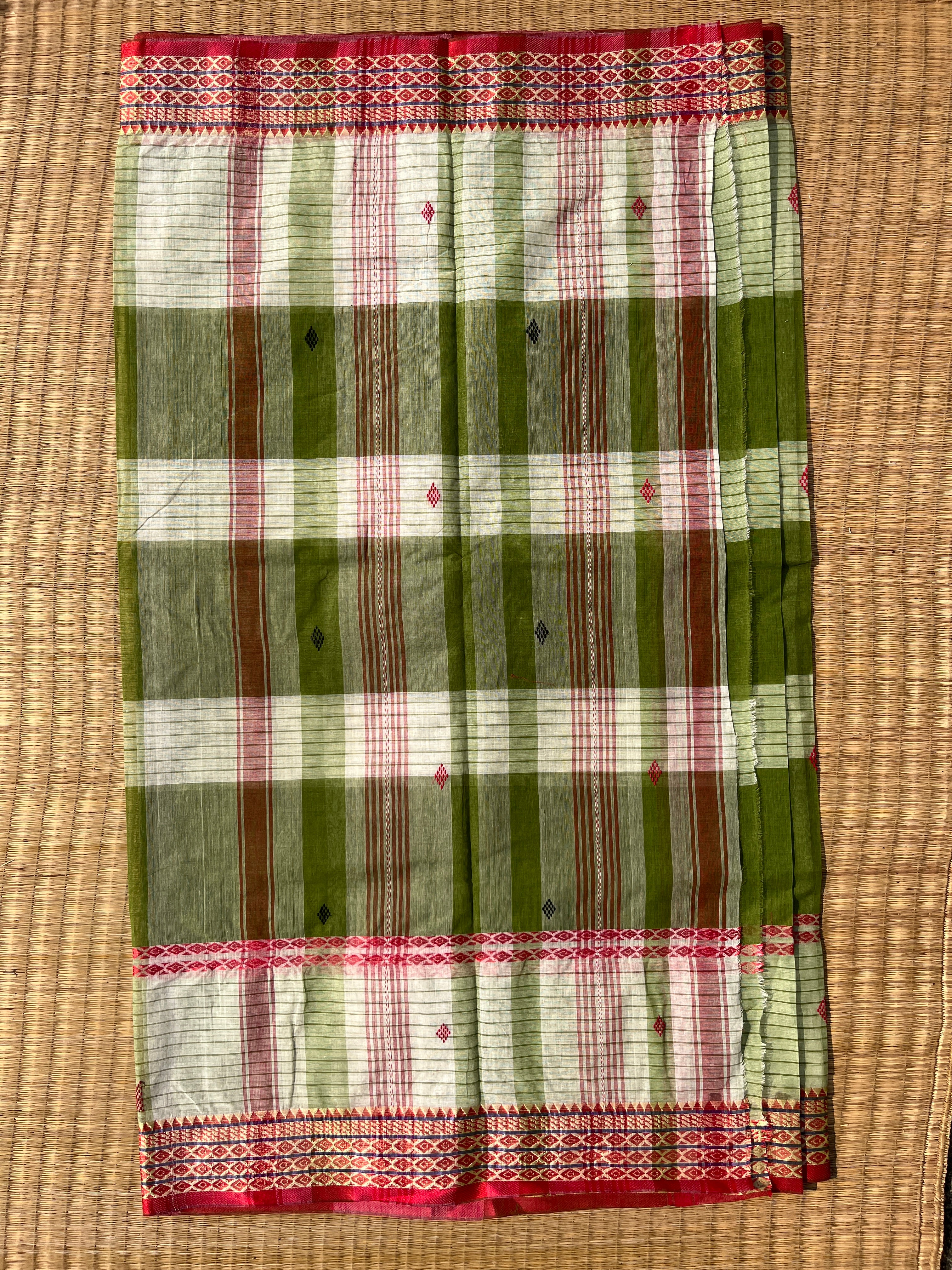 Harit Shobha – Heavy Design Green Bengal Handloom Saree with Red Border